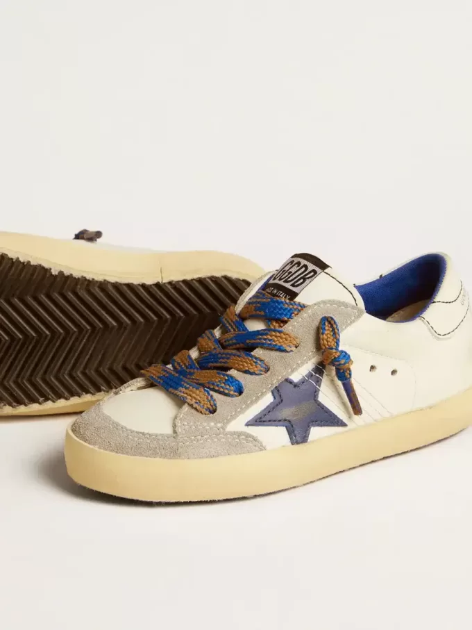 Super-Star Junior avec étoile en cuir bleu et empiècements en daim gris glacé