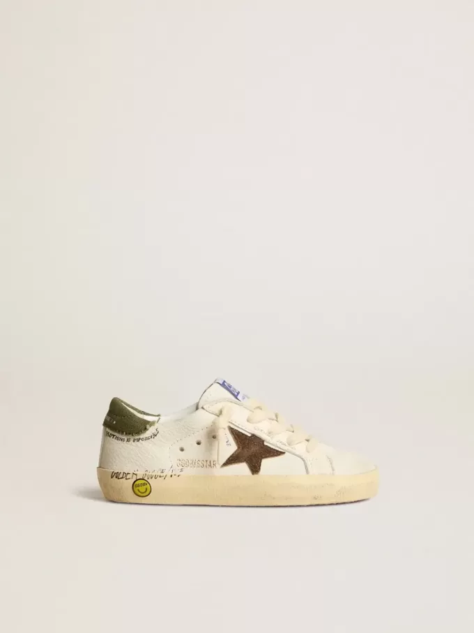 Super-Star Junior en cuir nappa avec étoile en daim et languette verte au talon