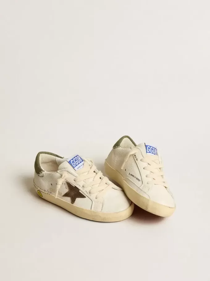 Super-Star Junior en cuir nappa avec étoile en daim et languette verte au talon
