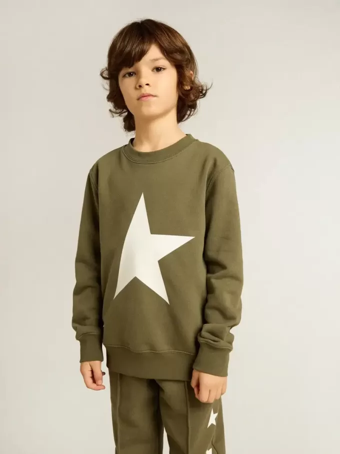 Sweat-shirt vert foncé pour garçon avec une grande étoile blanche sur le devant