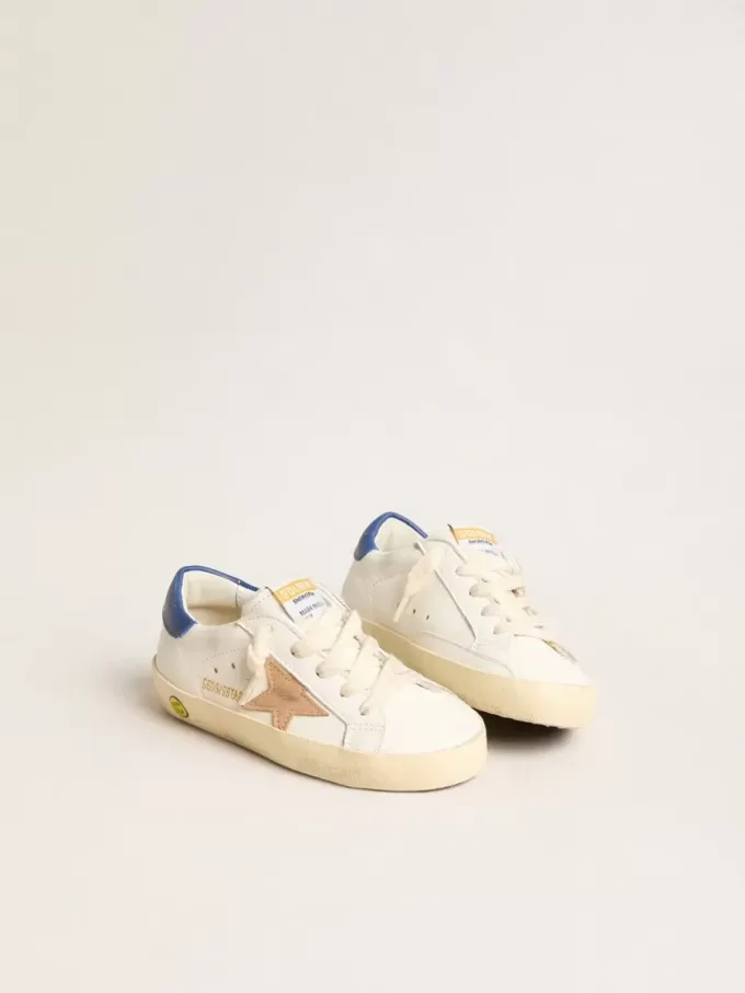Young Super-Star en cuir nappa avec étoile beige et languette bleue au talon Young Super-Star en cuir nappa avec étoile beige et languette bleue au talon