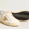 Young Super-Star en cuir nappa avec étoile beige et languette bleue au talon Young Super-Star en cuir nappa avec étoile beige et languette bleue au talon