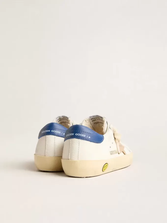 Young Super-Star en cuir nappa avec étoile beige et languette bleue au talon Young Super-Star en cuir nappa avec étoile beige et languette bleue au talon